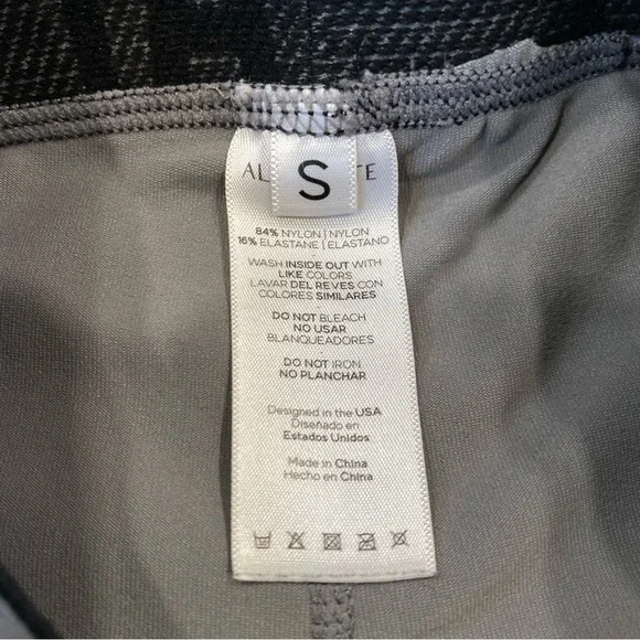 SOLD | Alphalete Gray and Black Cross Set Leggings - Picture 11 of 12